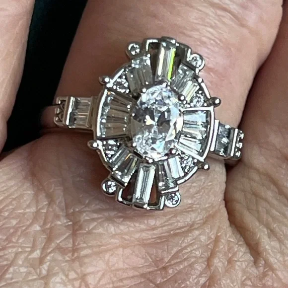 Vintage-style WG Over Halo Cluster Ring with Sparkling CZs, Sz 9 - Picture 3 of 5